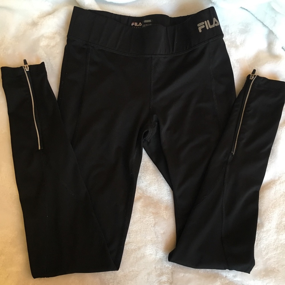 Black FILA running leggings